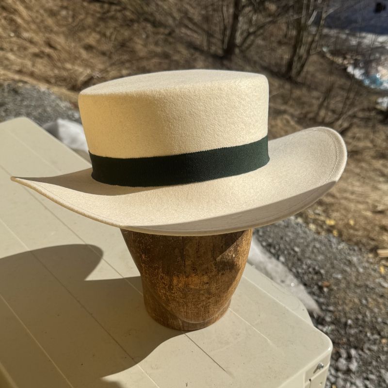 Spansk hatt krem hvit