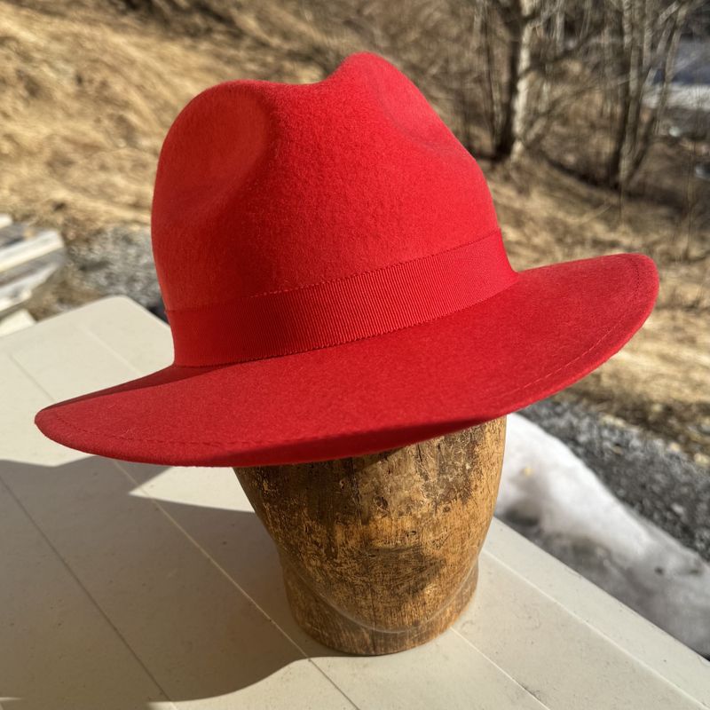 Bogart hatt rød