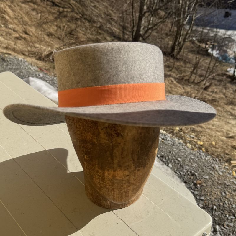 Spansk hatt grå