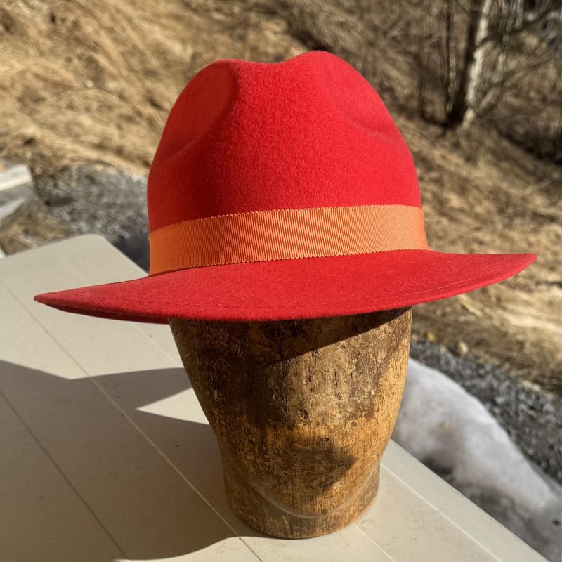 Bogart hatt rød
