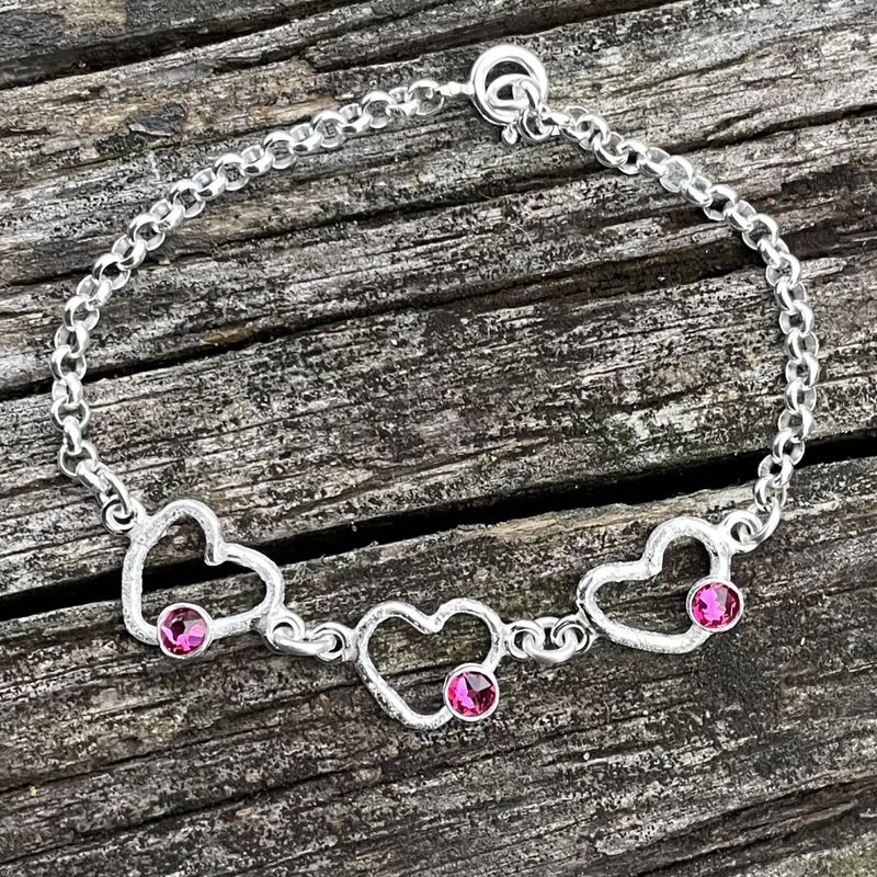Kjærlighetskvisten armbånd med 3 hjerte