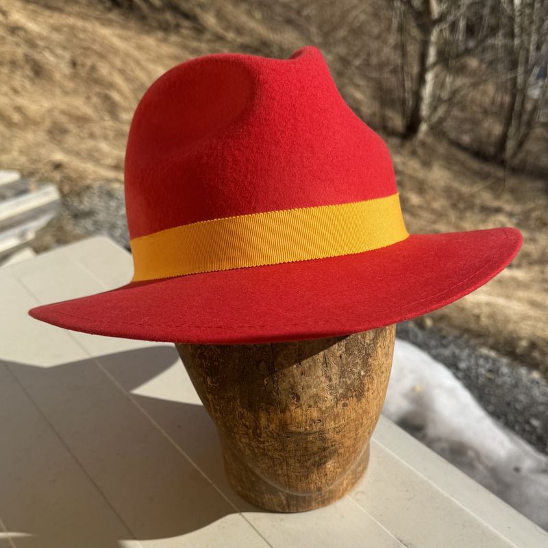 Bogart hatt rød