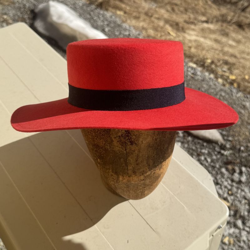 Spansk hatt rød