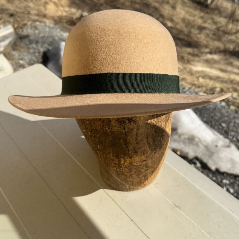 Rund pull hatt kamel