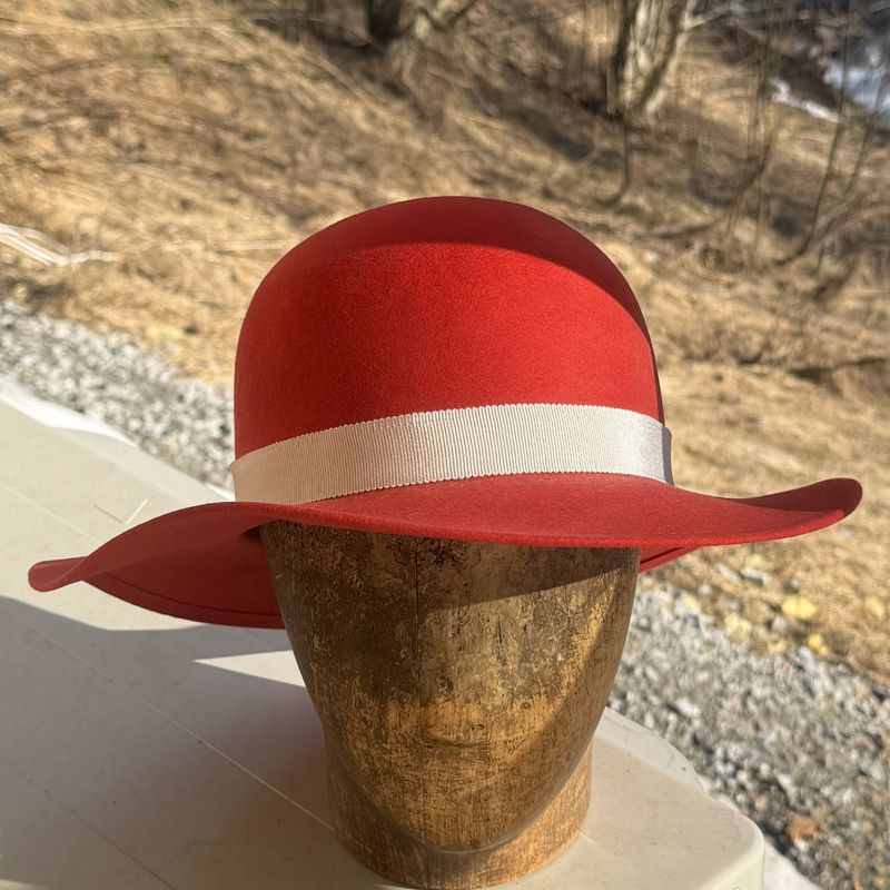 Rund pull hatt rød